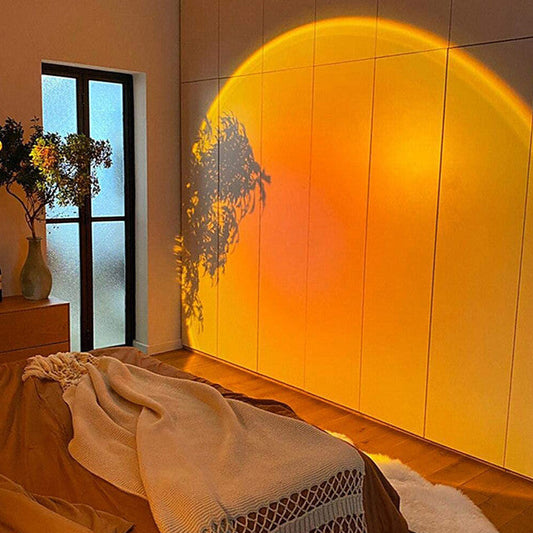 Proiector modern apus si lampa de noapte — Ambient Modern Pentru Acasă