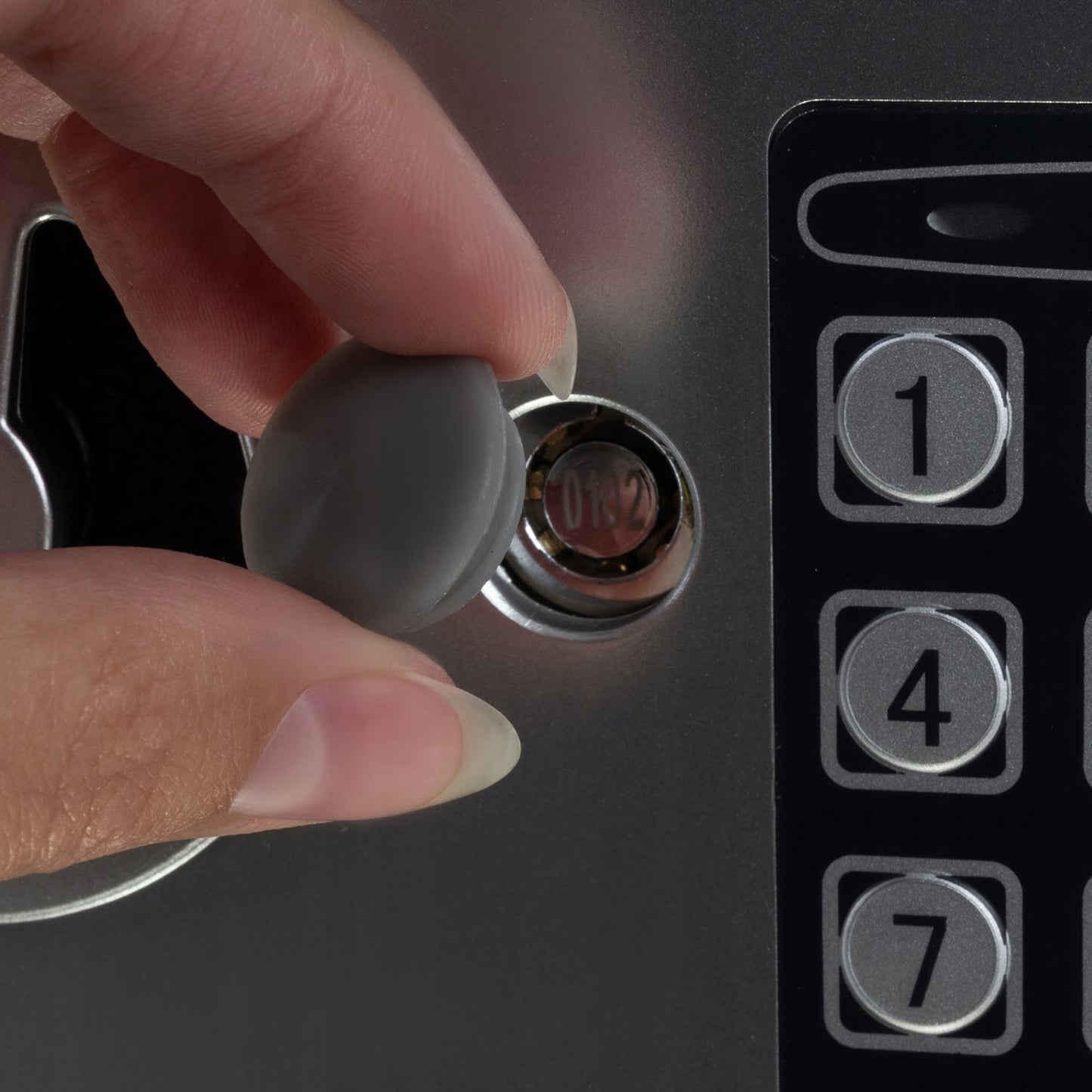 Seif metalic din otel cu inchidere electronica si cheie 23 — Utilitate Smart Zi de Zi