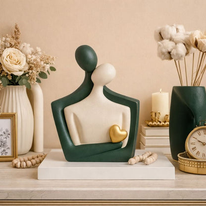 Decorativa cuplu abstract imbratisat cu inima aurie din ceramica — Soluție Practică Pentru Acasă