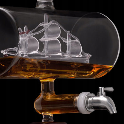 Set Decantor Whisky sub forma de corabie cu suport de — Mai Mult Confort Oriunde