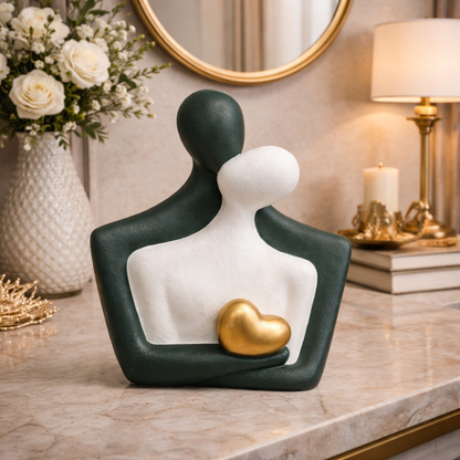 Decorativa cuplu abstract imbratisat cu inima aurie din ceramica — Soluție Practică Pentru Acasă
