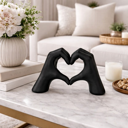 Decoratiune sculpturala maini in forma de inima – rasina – — Confort Practic Pentru Casa Ta