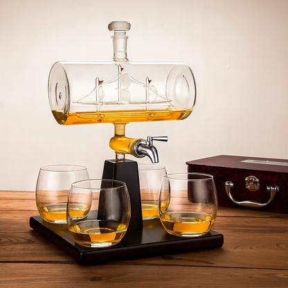 Set Decantor Whisky sub forma de corabie cu suport de — Mai Mult Confort Oriunde