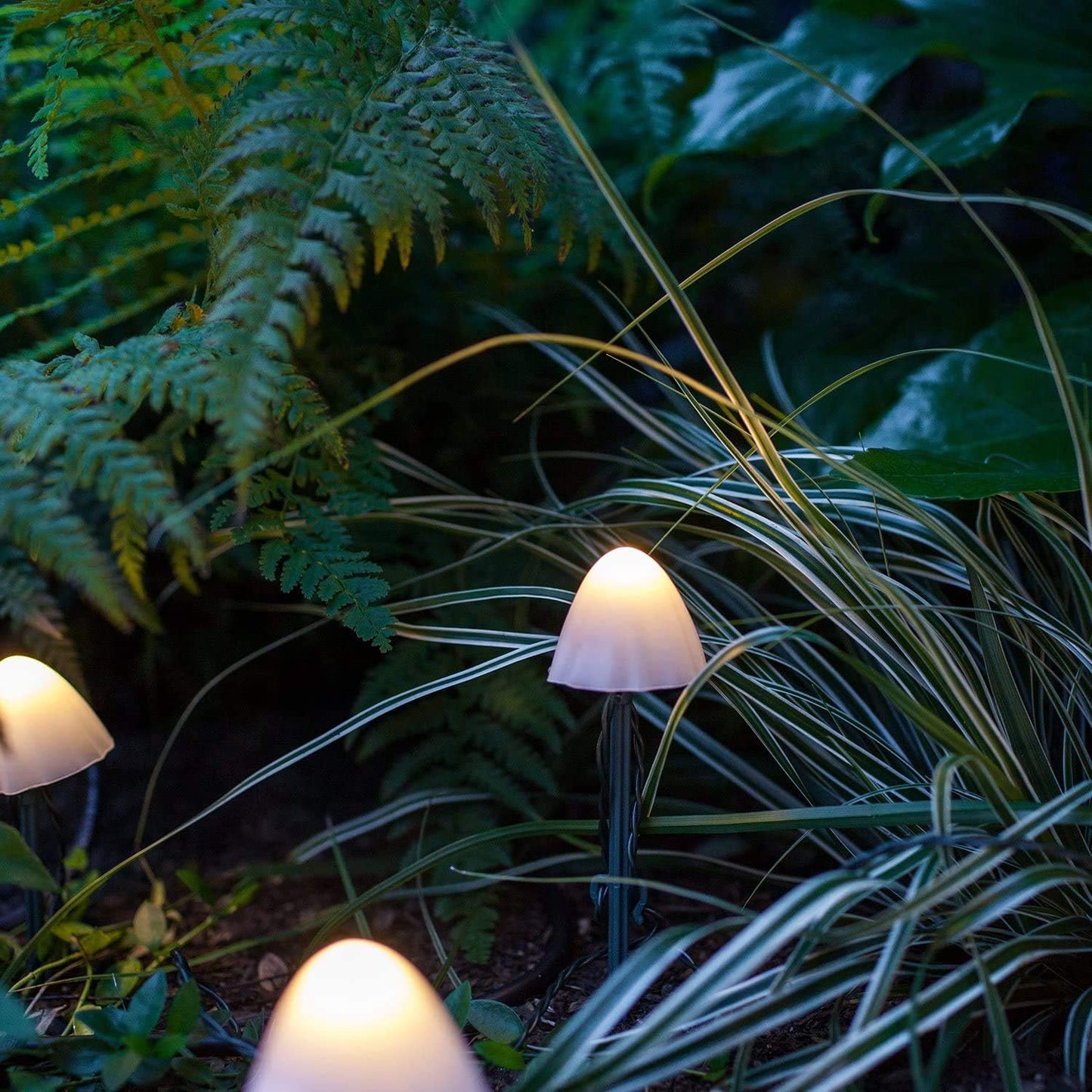Decoratiune solara cu 30 de lampi in forma de ciuperca — Ambient Modern Pentru Acasă