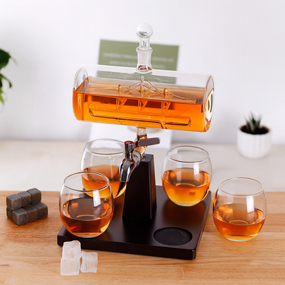 Set Decantor Whisky sub forma de corabie cu suport de — Mai Mult Confort Oriunde