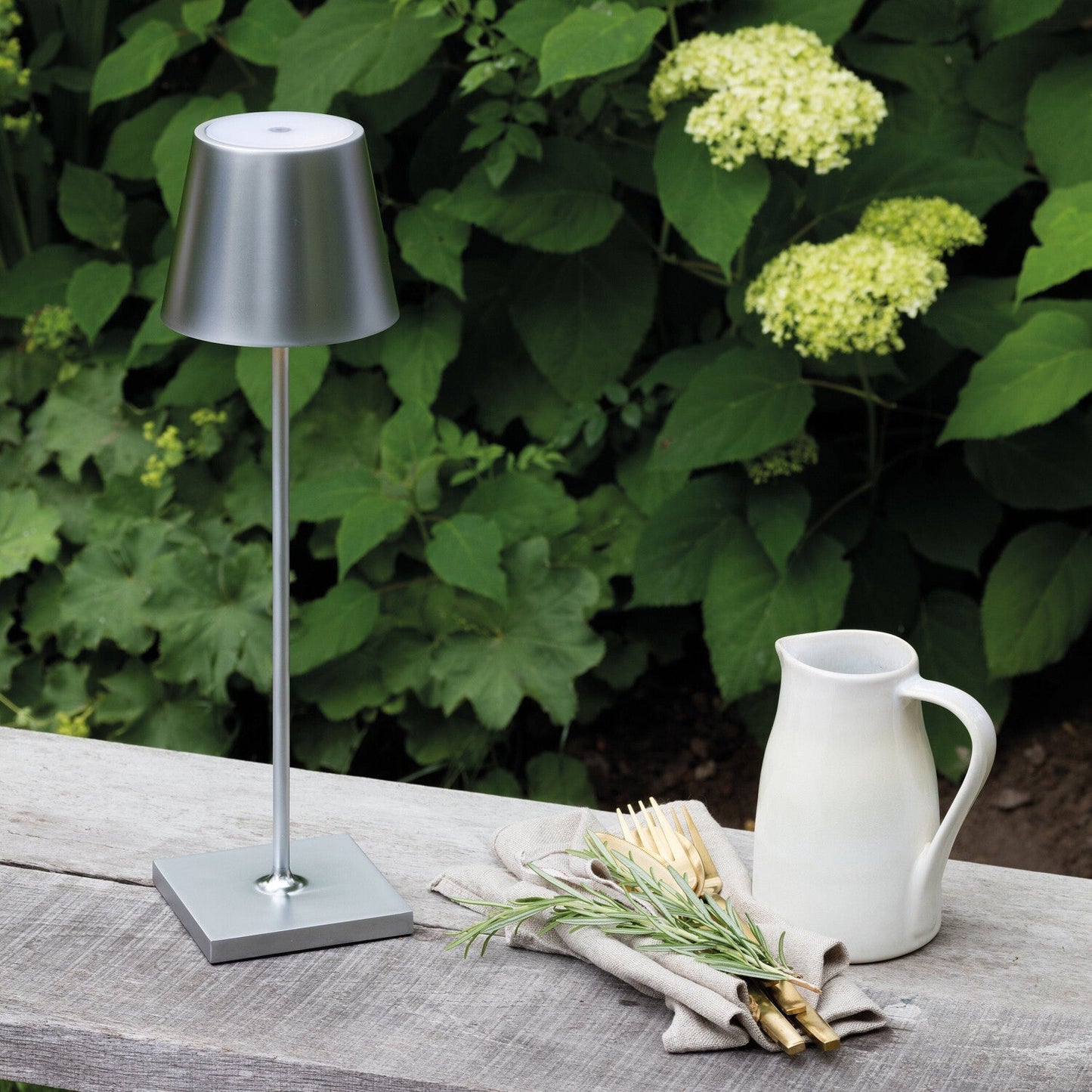Lampa de masa touch led reincarcabila cu tija telescopica — Ambient Modern Pentru Acasă